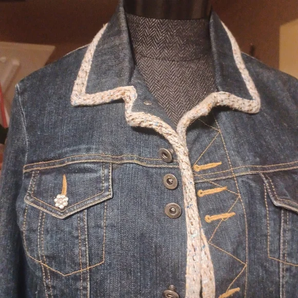 Cache Jacket - Picture 2 of 13